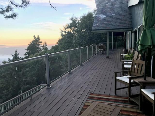 Skyforest Inn Екстериор снимка